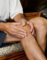 אימוני כוח עשויים להפחית את הסיכון לכאבי ברכיים והתפתחות אוסטיאוארתריטיס (Arthritis & Rheumatol)