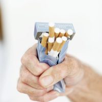 עישון סיגריות מלווה בסיכון מוגבר לסיבוכים בקשישים לאחר שבר ירך (J Am Acad Orthop Surg Glob Res Rev)