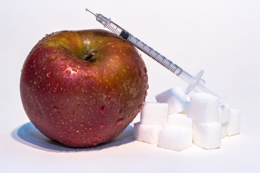 DIABETES, SUGAR, APPLE, SYRINGE סוכרת תפוח מזרק סוכר